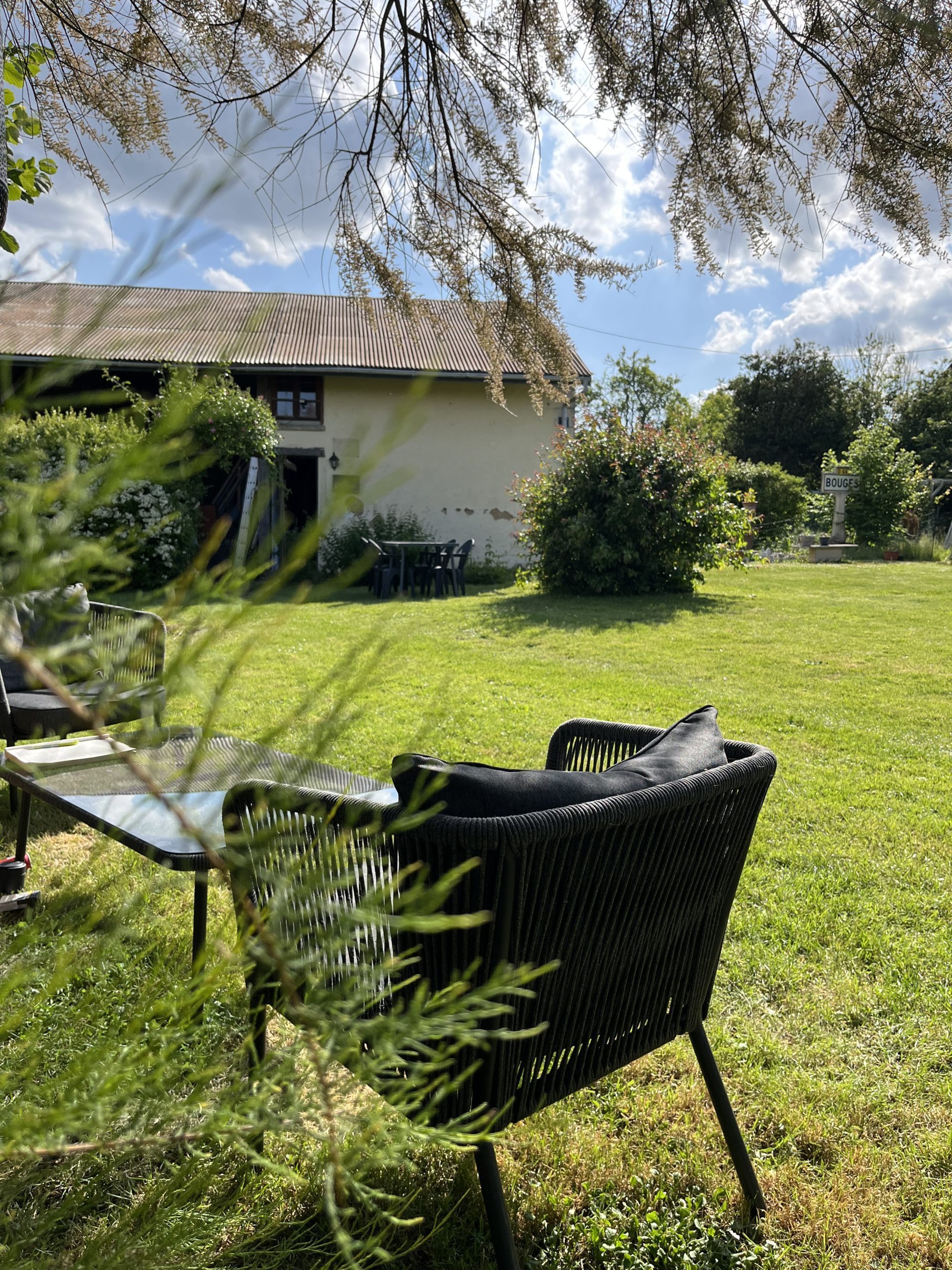 Garten und Terrasse in den Chambres d'hôtes A l'Epoque im Indre, Frankreich